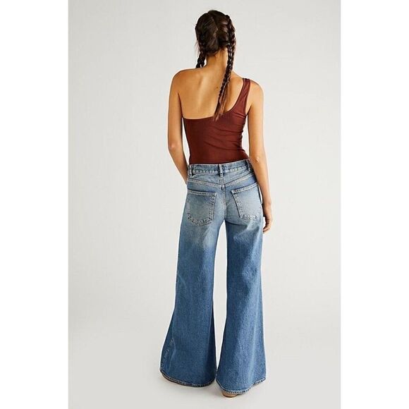 NWT FREE PEOPLE Sz 32 LOVEFOOL LOW RISE JEANS IN BLUE - Picture 3 of 4